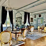 Chateau Des Feugerets 게스트하우스