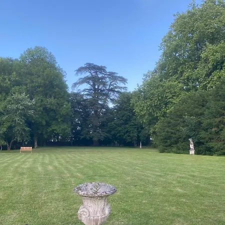 Chateau Des Feugerets 4*