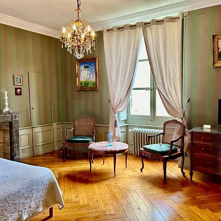 ゲストハウス Chateau Des Feugerets 4*