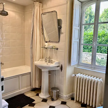 Chateau Des Feugerets 4*